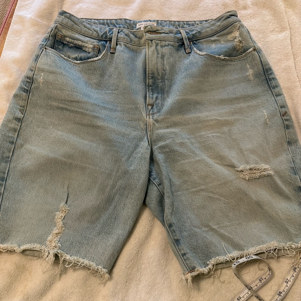 GOOD AMERICAN 90’S SHORTS. Blue Denim Cut Offs. Woman’s: EUR 32. US 14.